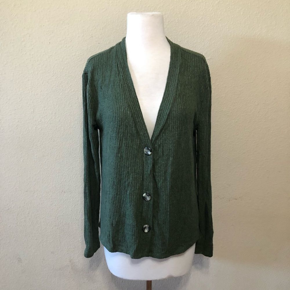 Socialite Button Front Ribbed Top Size Small - Picture 2 of 8